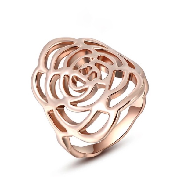 Jewelry - Rose gold flower ring